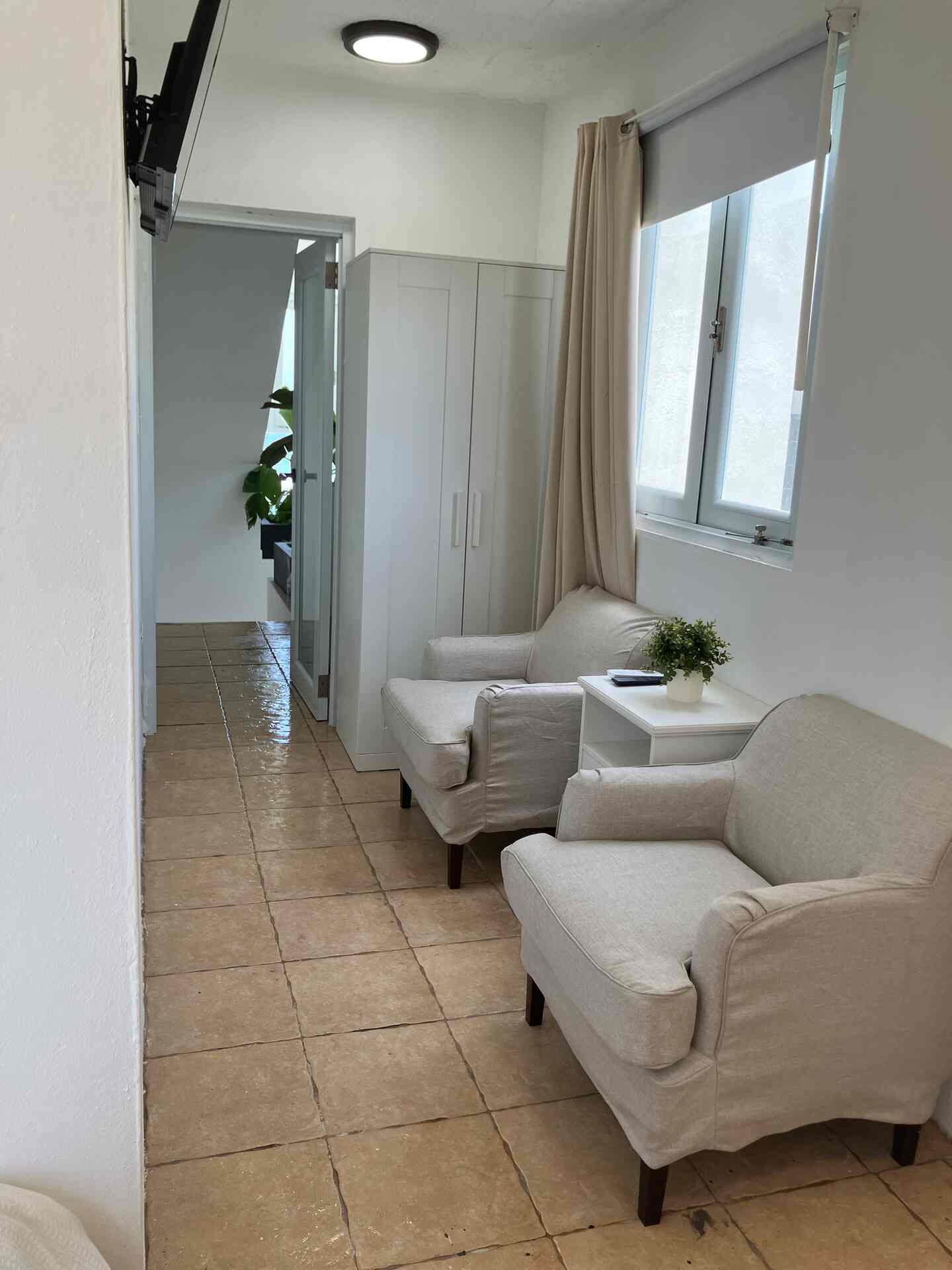 Bedroom 4 + private game lounge