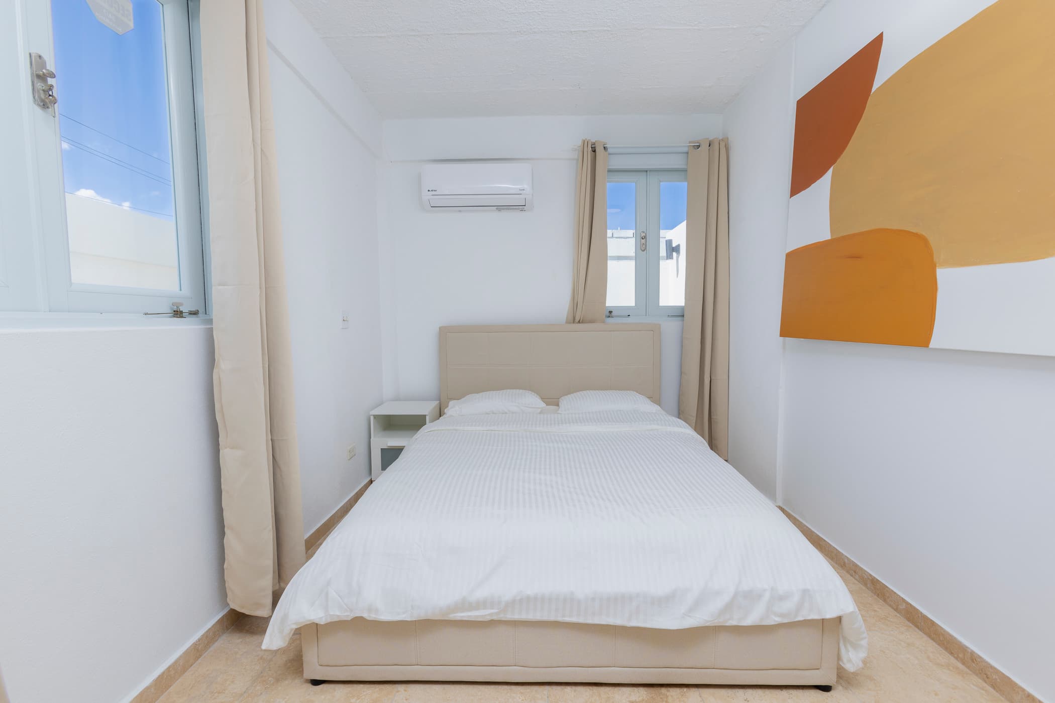 Guest bedroom with queen bed