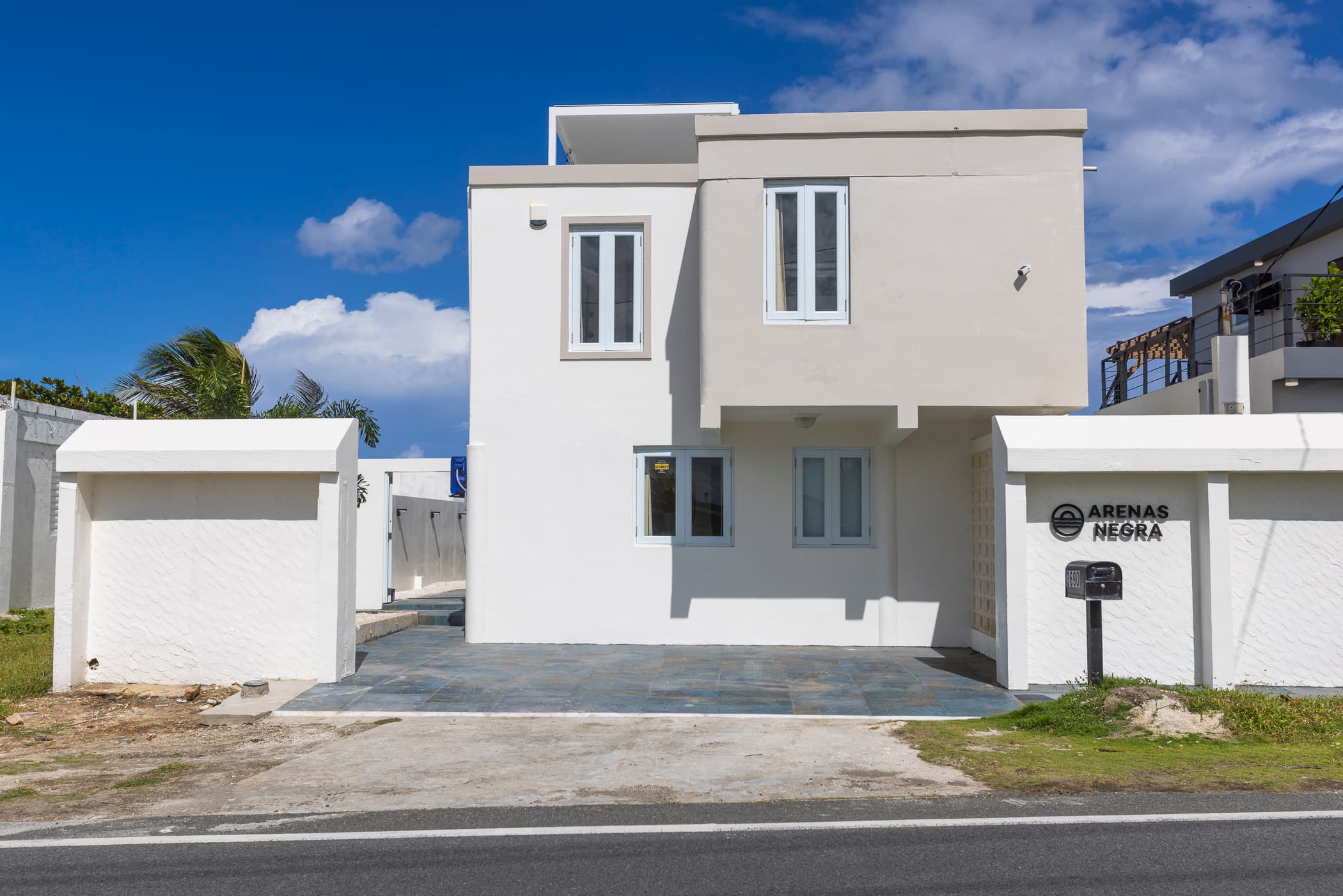Front exterior of Arenas Negra